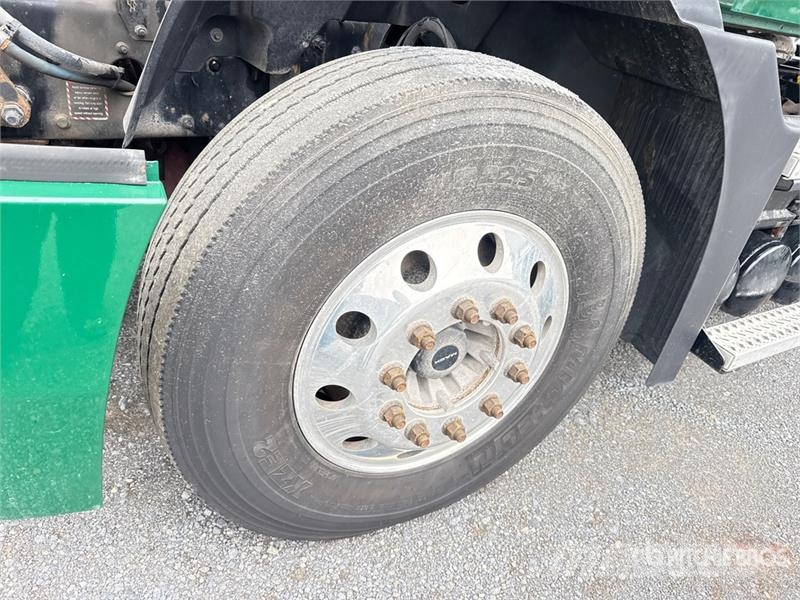 Mack Anthem AN64T 6x4 T/A Sleeper Truck Tractor Ťahače
