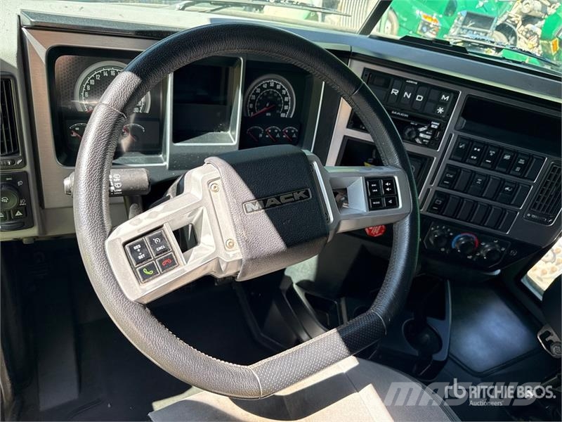 Mack Anthem AN64T 6x4 T/A Sleeper Truck Tractor Седельные тягачи