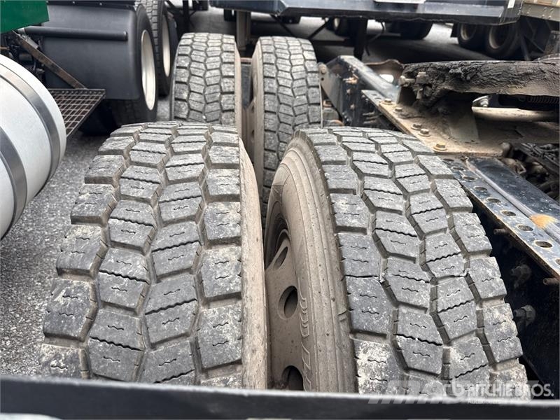 Mack Anthem AN64T 6x4 T/A Sleeper Truck Tractor Ťahače