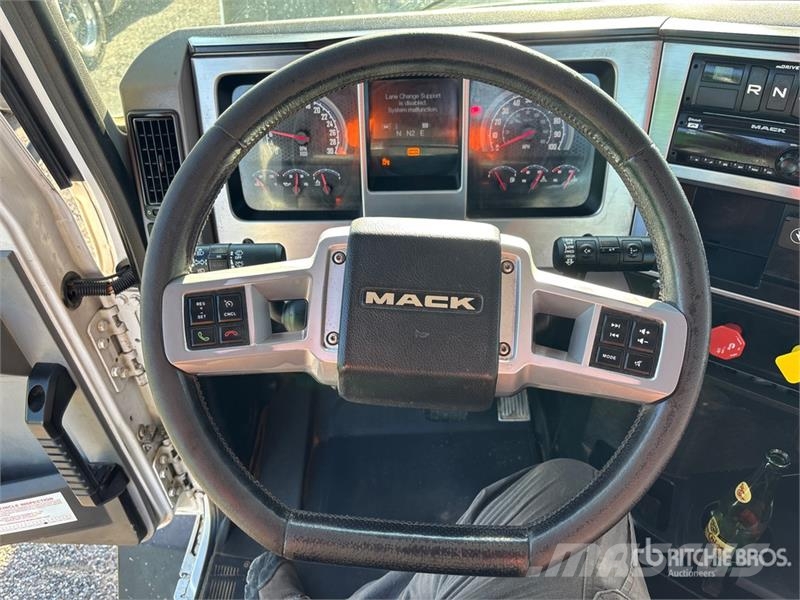 Mack Anthem AN64T 6x4 T/A Day Cab Truck Tractor Motrici e Trattori Stradali