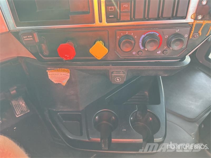 Mack Anthem AN64T 6x4 T/A Day Cab Truck Tractor Motrici e Trattori Stradali