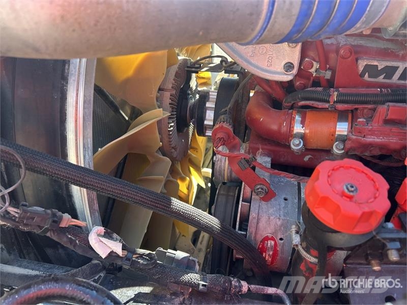 Mack Anthem AN64T 6x4 T/A Day Cab Truck Tractor Vlačilci