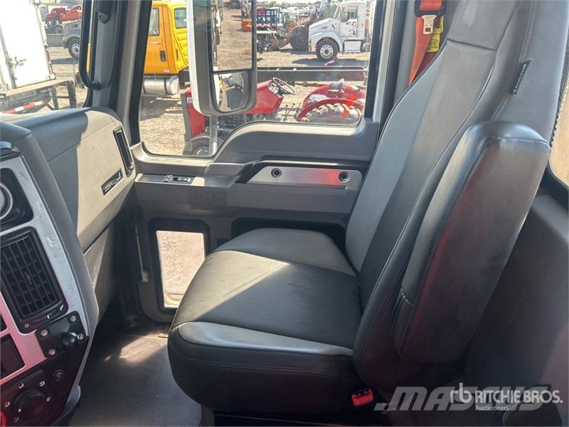 Mack Anthem AN64T 6x4 T/A Day Cab Truck Tractor Vlačilci