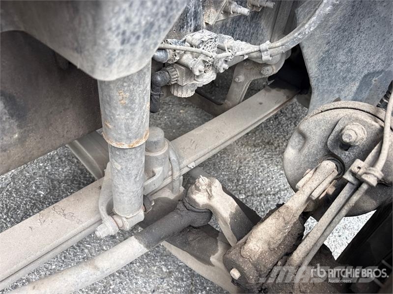 Mack Anthem AN64T 6x4 T/A Sleeper Truck Tractor Ťahače