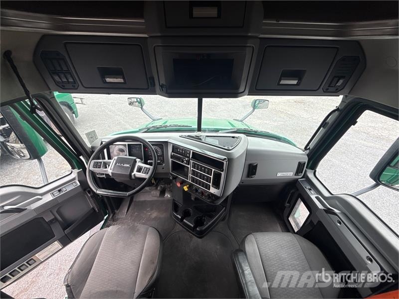 Mack Anthem AN64T 6x4 T/A Sleeper Truck Tractor Vlačilci