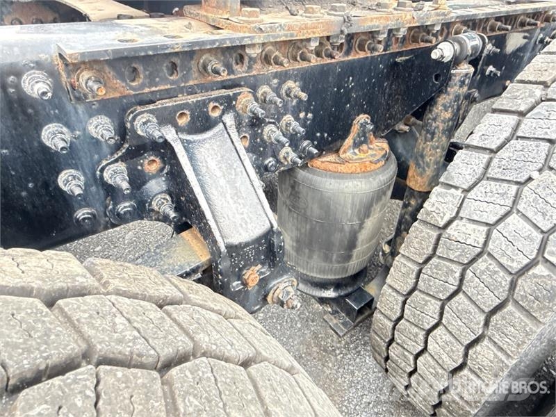 Mack Anthem AN64T 6x4 T/A Sleeper Truck Tractor Ťahače