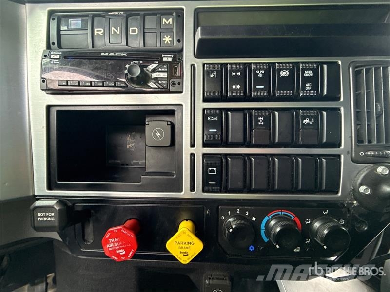 Mack Anthem AN64T 6x4 T/A Sleeper Truck Tractor وحدات الجر