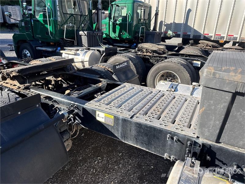 Mack Anthem AN64T 6x4 T/A Day Cab Truck Tractor Sadulveokid