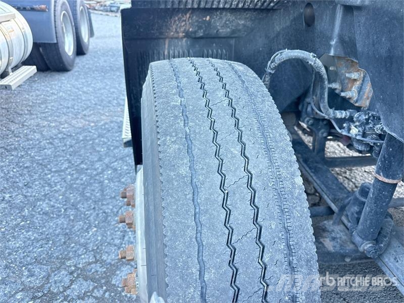 Mack Anthem AN64T 6x4 T/A Day Cab Truck Tractor وحدات الجر