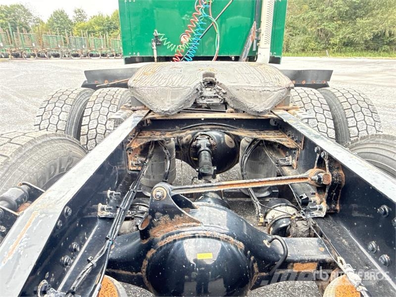 Mack Anthem AN64T 6x4 T/A Sleeper Truck Tractor Ťahače