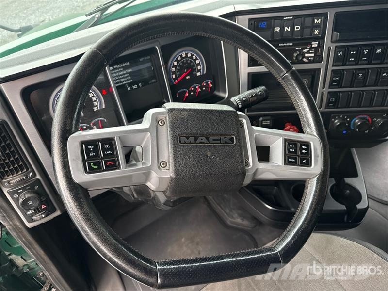 Mack Anthem AN64T 6x4 T/A Sleeper Truck Tractor Ťahače