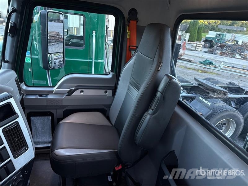 Mack Anthem AN64T 6x4 T/A Day Cab Truck Tractor وحدات الجر