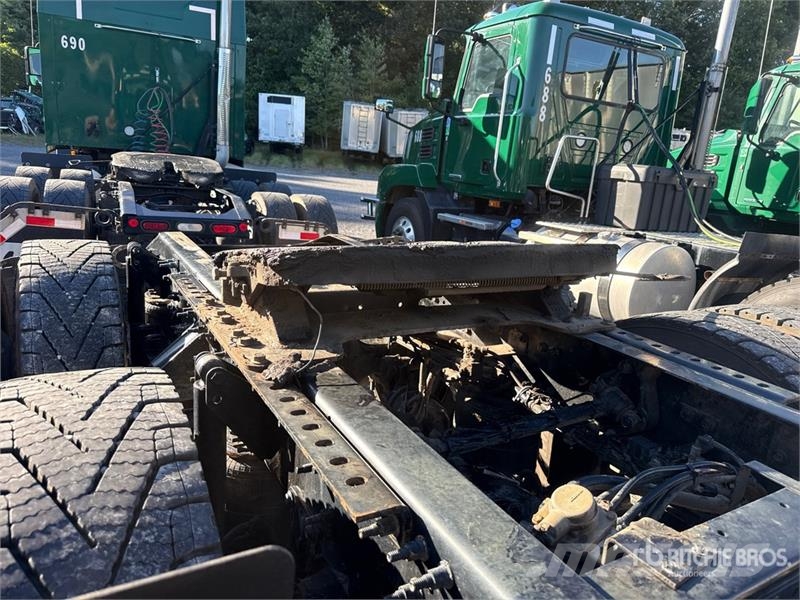 Mack Anthem AN64T 6x4 T/A Day Cab Truck Tractor Sadulveokid