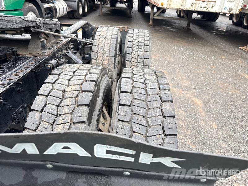 Mack Anthem AN64T 6x4 T/A Sleeper Truck Tractor وحدات الجر