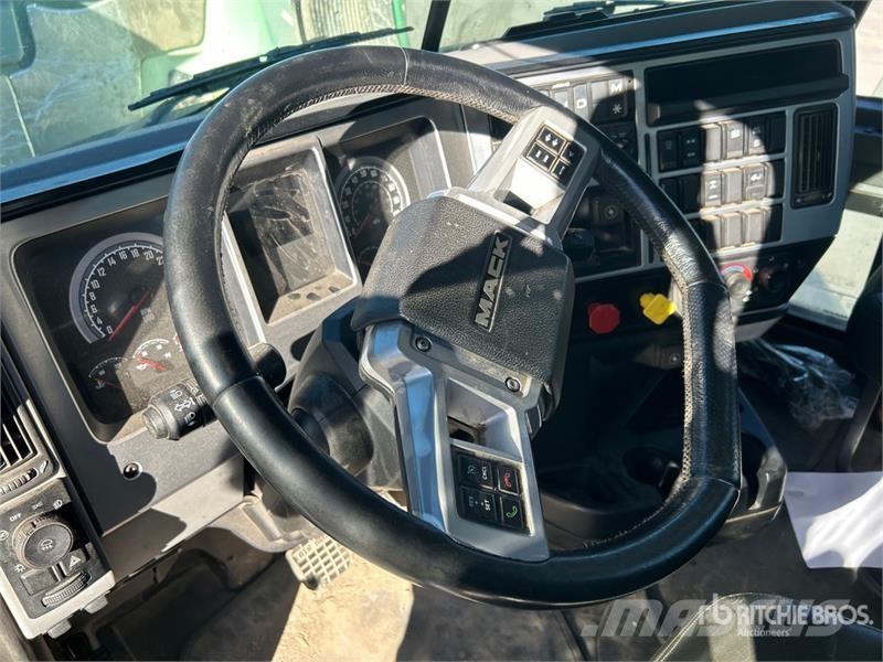 Mack Anthem AN64T 6x4 T/A Day Cab Truck Tractor (Inoper Tegljači