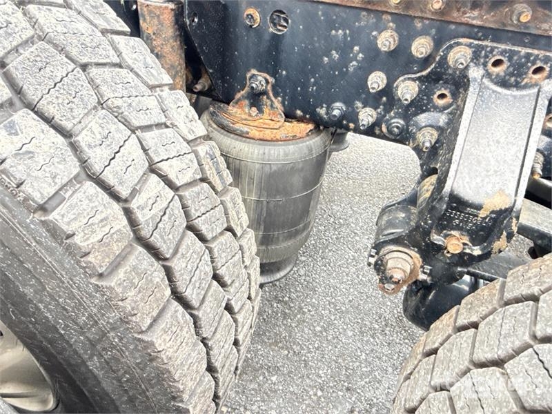 Mack Anthem AN64T 6x4 T/A Sleeper Truck Tractor Ťahače