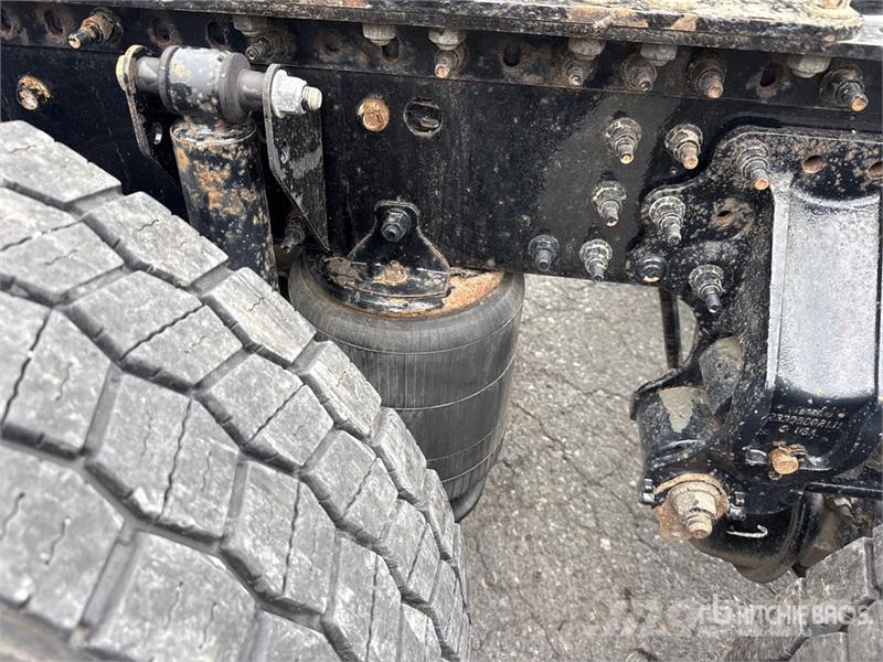 Mack Anthem AN64T 6x4 T/A Sleeper Truck Tractor Ťahače