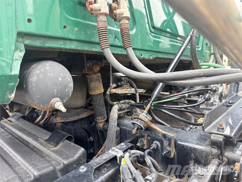 Mack Anthem AN64T 6x4 T/A Day Cab Truck Tractor Ťahače