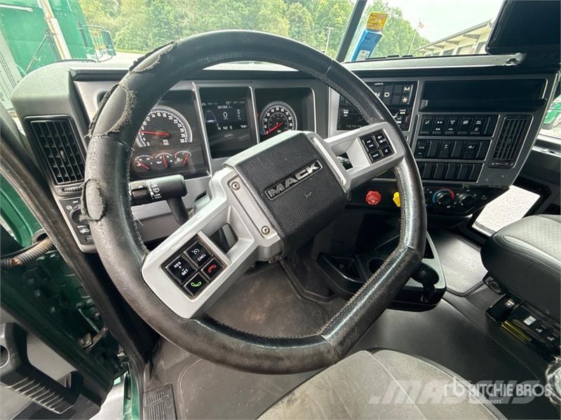 Mack Anthem AN64T 6x4 T/A Sleeper Truck Tractor Ťahače