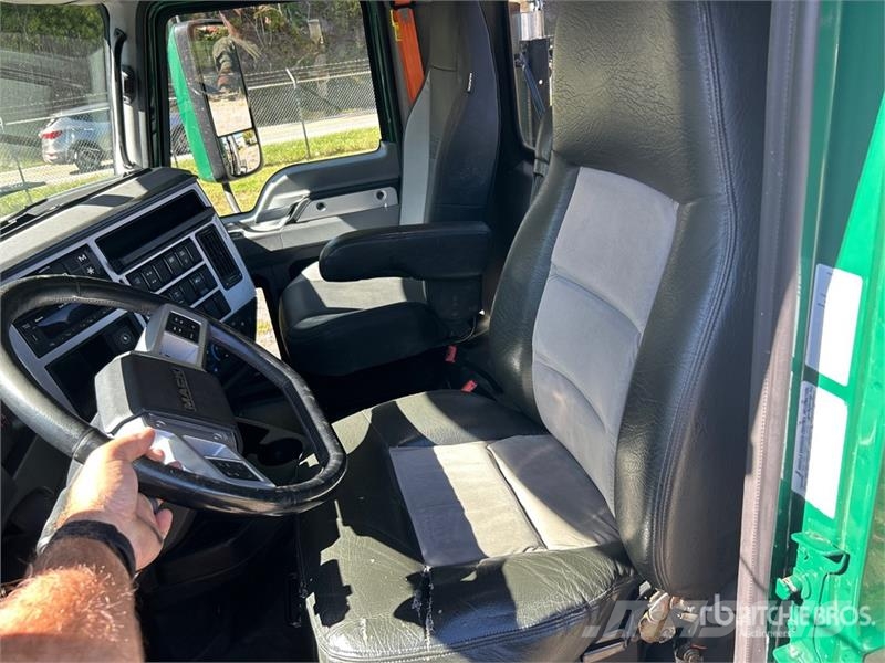 Mack Anthem AN64T 6x4 T/A Day Cab Truck Tractor 中古トラクターヘッド | トレーラーヘッド