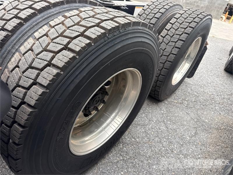 Mack Anthem AN64T 6x4 T/A Sleeper Truck Tractor Ťahače