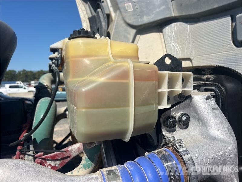 Mack Anthem AN64T 6x4 T/A Day Cab Truck Tractor Vlačilci