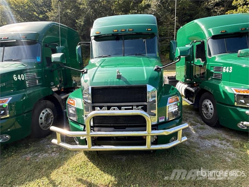 Mack Anthem AN64T 6x4 T/A Sleeper Truck Tractor Седельные тягачи