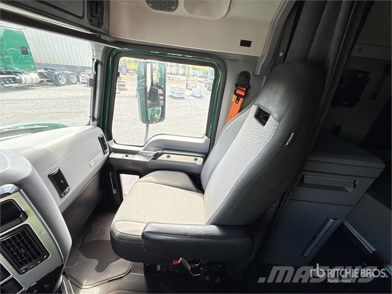 Mack Anthem AN64T 6x4 T/A Sleeper Truck Tractor وحدات الجر