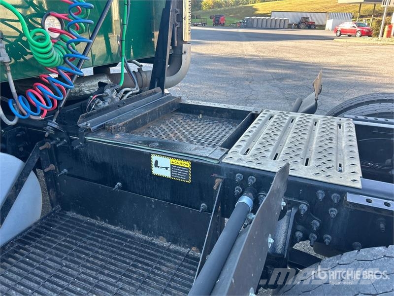 Mack Anthem AN64T 6x4 T/A Sleeper Truck Tractor Autotractoare