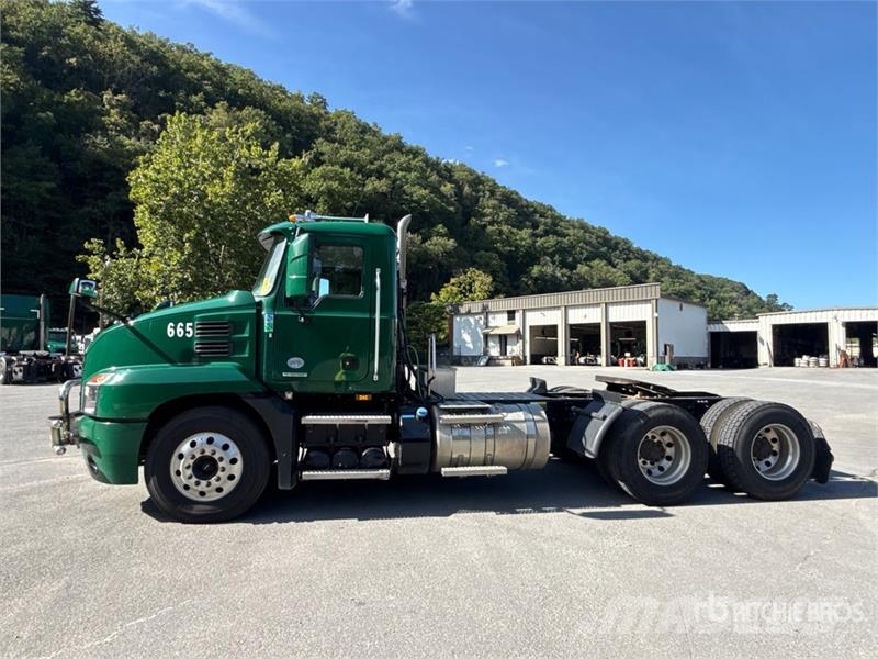 Mack Anthem AN64T 6x4 T/A Day Cab Truck Tractor Tracteur routier