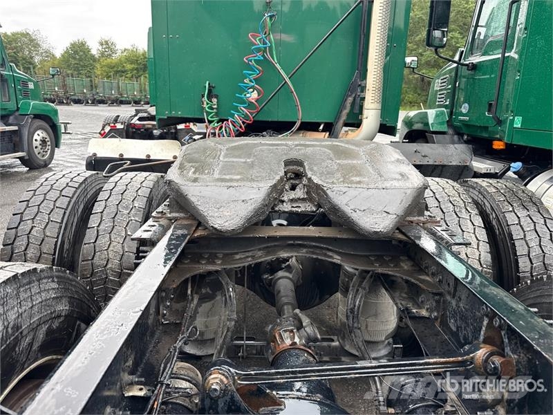 Mack Anthem AN64T 6x4 T/A Sleeper Truck Tractor وحدات الجر