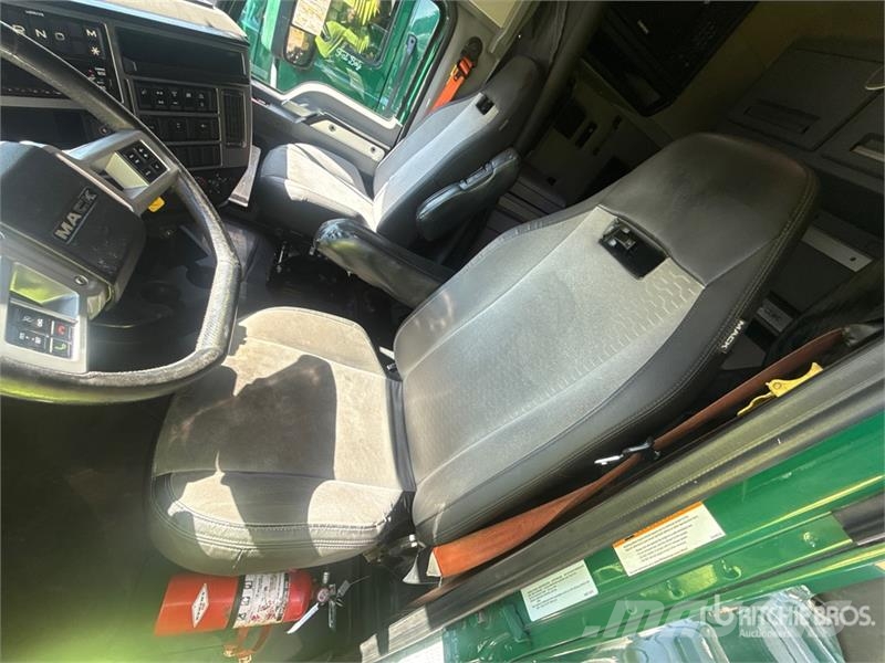 Mack Anthem AN64T 6x4 T/A Sleeper Truck Tractor Tracteur routier