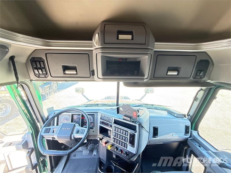 Mack Anthem AN64T 6x4 T/A Sleeper Truck Tractor Влекачи