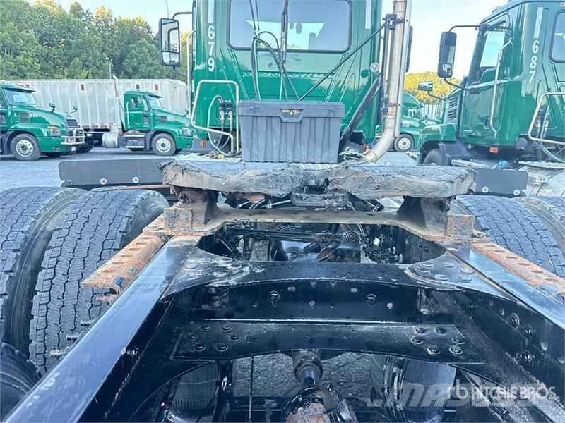 Mack Anthem AN64T 6x4 T/A Day Cab Truck Tractor وحدات الجر
