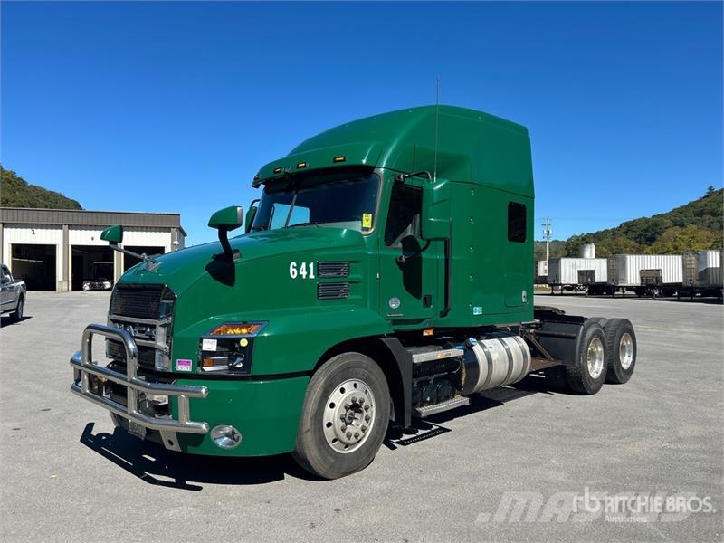 Mack Anthem AN64T 6x4 T/A Sleeper Truck Tractor 中古トラクターヘッド | トレーラーヘッド