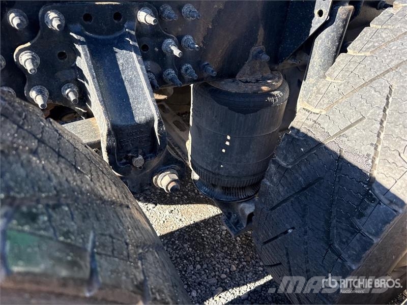 Mack Anthem AN64T 6x4 T/A Sleeper Truck Tractor Влекачи
