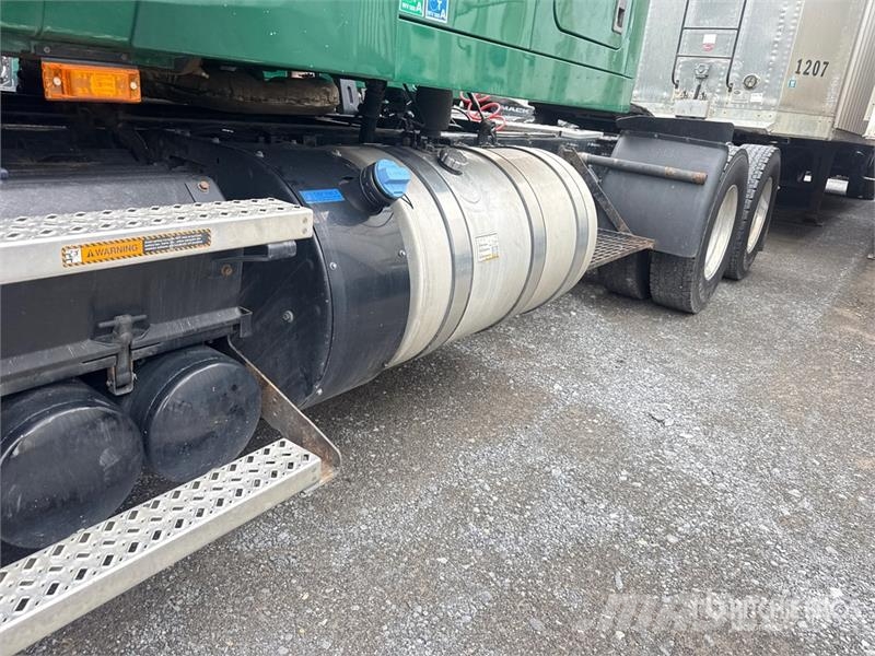 Mack Anthem AN64T 6x4 T/A Sleeper Truck Tractor Vlačilci