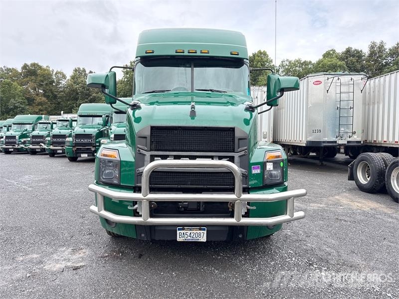 Mack Anthem AN64T 6x4 T/A Sleeper Truck Tractor وحدات الجر