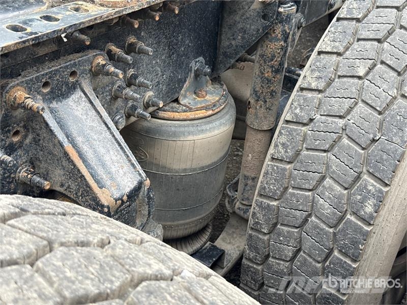 Mack Anthem AN64T 6x4 T/A Sleeper Truck Tractor Ťahače