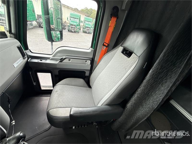 Mack Anthem AN64T 6x4 T/A Sleeper Truck Tractor وحدات الجر