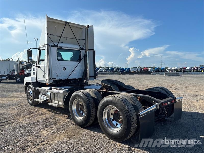 Mack Anthem AN64T 6x4 T/A Day Cab Truck Tractor Motrici e Trattori Stradali