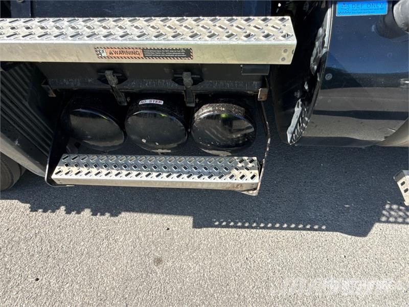 Mack Anthem AN64T 6x4 T/A Day Cab Truck Tractor Tracteur routier
