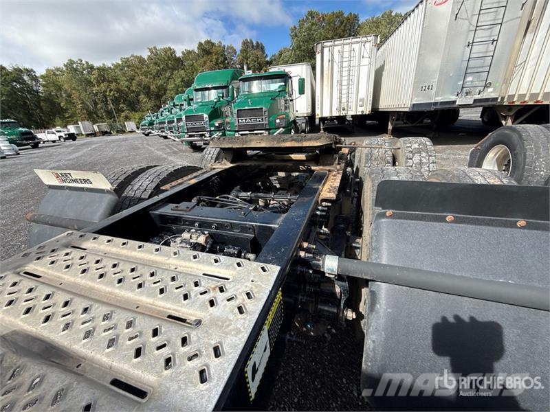 Mack Anthem AN64T 6x4 T/A Day Cab Truck Tractor Sadulveokid