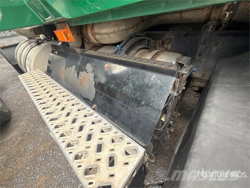 Mack Anthem AN64T 6x4 T/A Sleeper Truck Tractor Ťahače