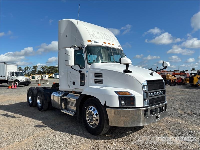 Mack Anthem AN64T 6x4 T/A Day Cab Truck Tractor Motrici e Trattori Stradali