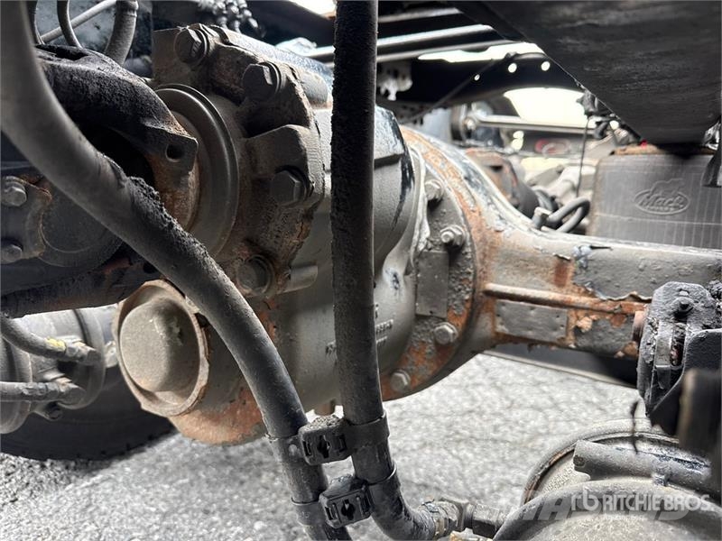 Mack Anthem AN64T 6x4 T/A Sleeper Truck Tractor وحدات الجر