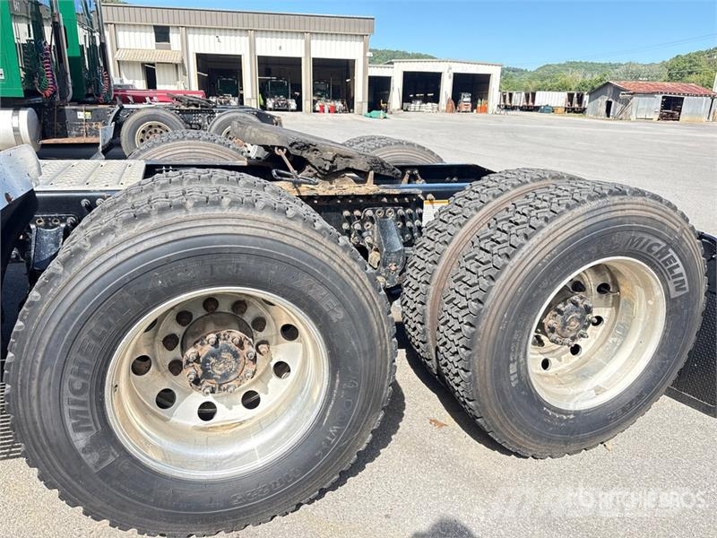 Mack Anthem AN64T 6x4 T/A Sleeper Truck Tractor Седельные тягачи