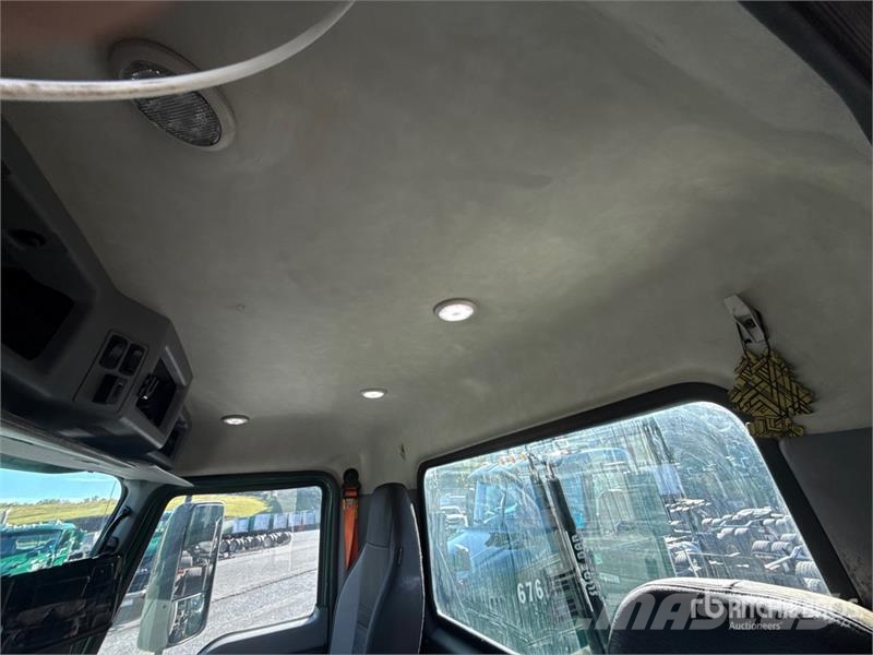 Mack Anthem AN64T 6x4 T/A Day Cab Truck Tractor وحدات الجر
