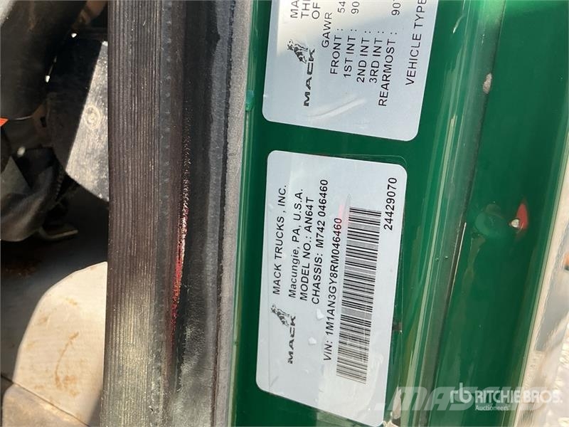 Mack Anthem AN64T 6x4 T/A Day Cab Truck Tractor وحدات الجر