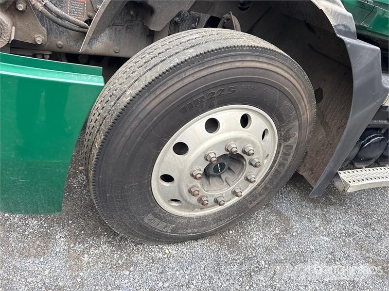 Mack Anthem AN64T 6x4 T/A Sleeper Truck Tractor Ťahače